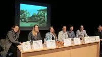 Udeleženci okrogle mize (z leve): Nežka Agnes Vodeb, mladinska 
delavka Zavoda BOB iz Ljubljane, Lea Prodan, Zala Černe, Artur 
Steffè, Grega Kurtin in dejan Pišot ter moderator Tilen Pajek.