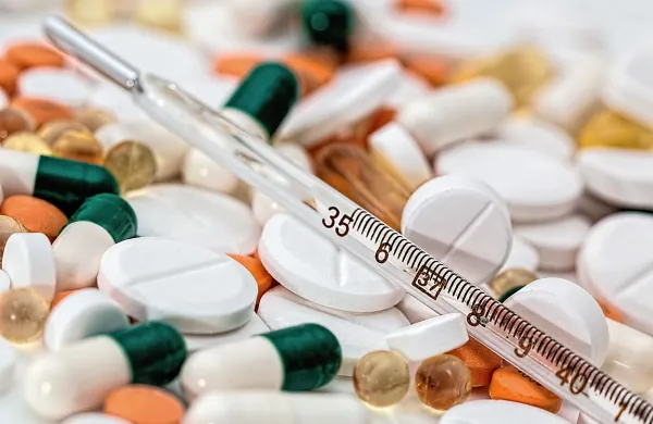 Lekarne so dolžne izdati toliko zdravil, kot jih zdravnik predpiše za 
predpisano obdobje, če zaradi premajhnega pakiranja količina ne 
zadošča, pa dodati razliko. 