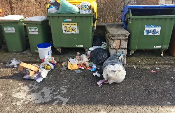 Med velikonočnimi prazniki je bil ekološki otok v Materiji, ob stari šoli, kar štiri dni prepoln.

