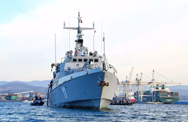 Vojaška ladja Triglav bo predvidoma v petek spet odplula na 
operacijo Sophia. Tudi tokrat, tako kot prvič, pomanjkljivo 
opremljena.