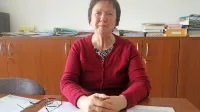   Ravnateljica Irena Kenk spet vodi pravno urejeno šolo, a ima v njej 
očitno nasprotnike.