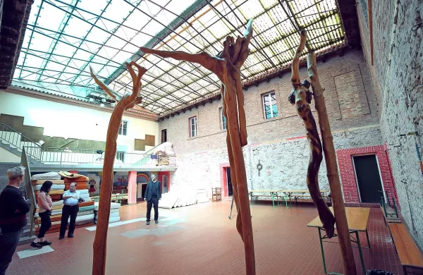 Pri najemu ležišč  v pastoralnem domu bodo imele prednost 
organizirane skupine, ki se bodo udeleževale pastoralnih dejavnosti župnije oziroma  škofije.