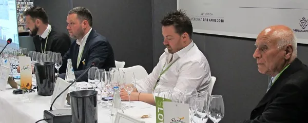 Rebule so v Veroni predstavili Franc Mužič, Luca Gardini, Gašper Čarman in dr. Denis Rusjan (z desne).