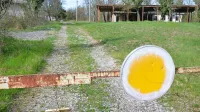 Nekdanji center teritorialne obrambe   samuje od   maja 2015, ko ga 
je   zapustil najemnik, ki je tam izvajal strelsko dejavnost.
