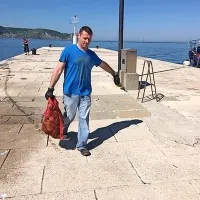Z dna morja so potegnili celo skuter