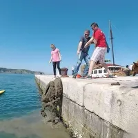 Z dna morja so potegnili celo skuter