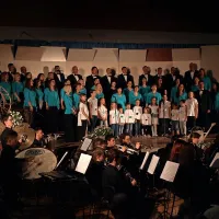 Ob tej priložnosti so Cominumci s Cominovčki zapeli Kekčevo 
pesem.