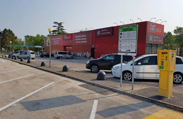 Parkirnino je po novem treba plačati tudi ob Casinoju Carnevale in 
Travel free shopu na nekdanjem mejnem prehodu Škofije.