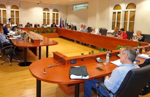 Ilirskobistriški občinski svet je potrdil letošnje občinske nagrajence, a med njimi že drugo leto zapored ne bo nobenega 
častnega občana.