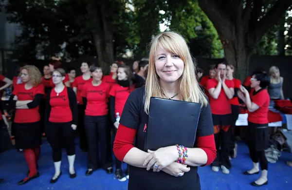 V kulturnem programu v Izoli bo danes nastopil tudi ženski pevski 
zbor Kombinat, ki letos praznujejo 10. obletnico.