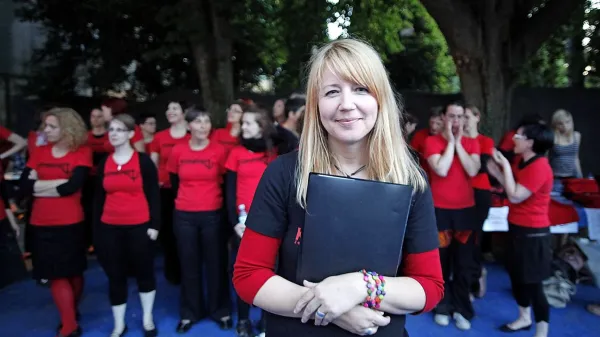 V kulturnem programu v Izoli bo danes nastopil tudi ženski pevski 
zbor Kombinat, ki letos praznujejo 10. obletnico.