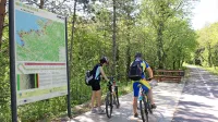 Ob Parencani je dovolj predstavitvenih tabel in počivališč.