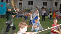 V srednjeveškem in mladostnem vzdušju so začeli letošnjo sezono 
na gradu Rihemberk. 