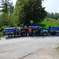 Na uničenju je sodelovalo šest pripadnikov državne enote za 
varstvo pred NUS  severnoprimorske regije in štirje pripadniki 
enote ljubljanske regije ter številne službe, ki so skrbele za njihovo 
varnost.