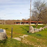 Prireditveni prostor v Opatjem selu bo 1. maja spet prizorišče 
velikega delavskega srečanja.   