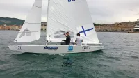 Vasilij Žbogar po novem krmari jadrnico razreda zvezda.