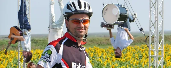Goran Sambt je strasten rekreativni kolesar. Na poti po Romuniji in 
Moldaviji je srečal različne “čudake”.