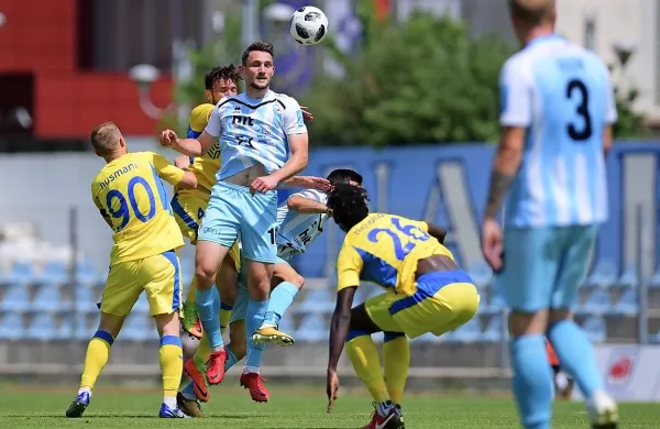 Nogometaši Gorice (v modrih dresih) bi z nekaj sreče še lahko ujeli celo nastop v nogometni Evropi.