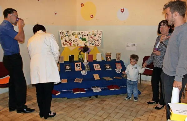  V Cankarjevi kavarni je kulturno-umetniško društvo Sloga  obiskovalce na izviren način popeljalo med pisateljevo delo.