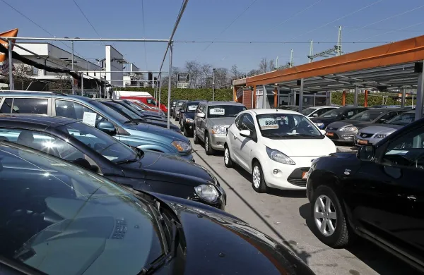 Slovenci  pri nakupu avtomobilov ne varčujejo.