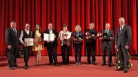 Letošnji pivški občinski nagrajenci na sinočnji slavnostni prireditvi.