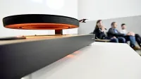 V podjetju MAG-LEV Audio bodo kmalu začeli z dobavo 800 
gramofonov podpornikom na Kickstarterju in Indiegogo iz 30 
držav.