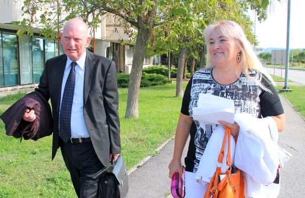 Na sojenju Nataši Fabris (ob njej odvetnik Boris Marčič) bo, kot 
kaže, odločilno mnenje izvedenca.