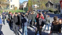 Kljub več deset Cerkljanom in novinarjem, ki so 30. oktobra lani 
spremljali skupščino Certe Holding, domnevne parkiriščne 
skupščine ni videl nihče.