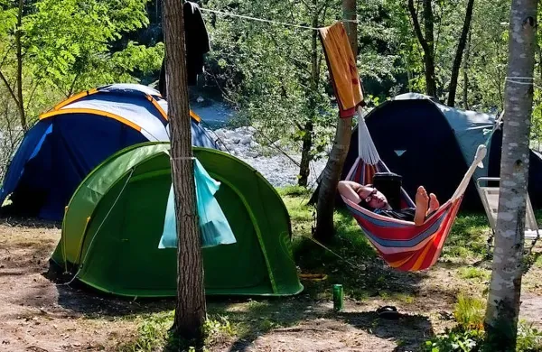So dileme o izenačevanju takse med kampi in sobodajalci, toda 
prevladuje argument, da gostje  uporabljajo isto turistično infrastrukturo. 