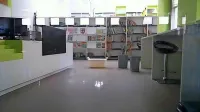 Voda je skozi zamašen odtok na strehi pronicala tudi v knjižnico v 
novozgrajenem prizidku.
