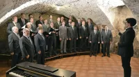 V Grajski kleti v Vipavskem Križu je pel zbor Srečko Kosovel Ajdovščina pod vodstvom Andreja Makorja. 