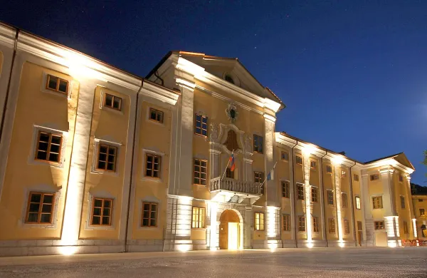 V Lanthierijevem dvorcu je za sklenitev civilne poroke na voljo 15 
sobot v letu. 