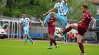 Semir Smajlagić (v ospredju v svetlejšem dresu) je sprožil edini 
nevarnejši strel v vrata Triglava, najbližje golu pa je bil poskus 
Marka Tešije (v ozadju). 