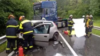 Prehiter voznik tovornjaka je včeraj povzročil novo smrtno žrtev na preobremenjenih cestah na 
Bistriškem.