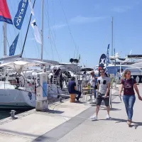 Poglede še danes privablja več kot 200 plovil