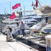 Poglede še danes privablja več kot 200 plovil