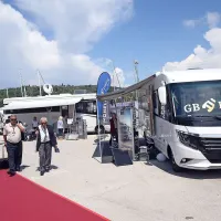 Poglede še danes privablja več kot 200 plovil