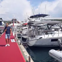 Poglede še danes privablja več kot 200 plovil