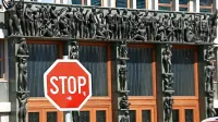 Vrata do javnega denarja se političnim strankam ne odprejo šele z 
uvrstitvijo v državni zbor, ampak že mnogo prej. 