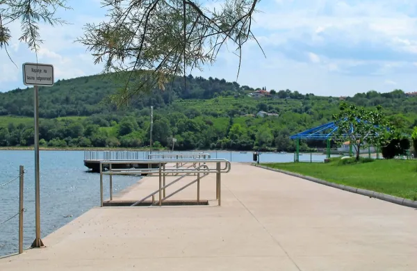 Plaža na severu Debelega rtiča pritegne tako sosede Italijane kot 
domačine.