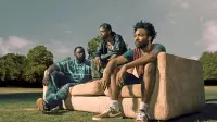 Donald Glover (prvi  desno) je eden najbolj kritičnih glasnikov ameriške temnopolte realnosti.