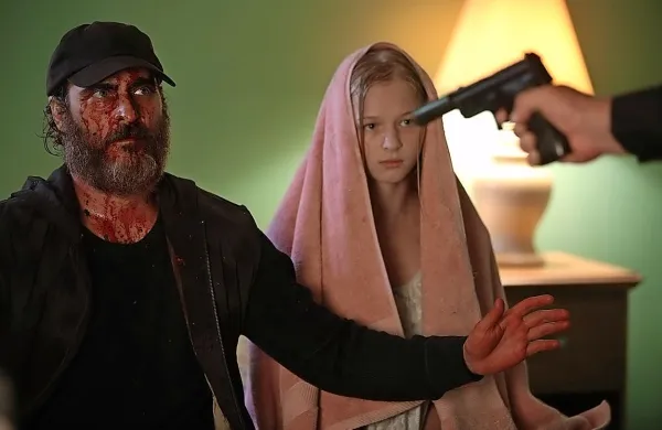 Joaquin Phoenix je v filmu Nikoli zares tukaj ustvaril še eno 
izjemno vlogo.

