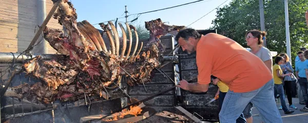 Z bikom in ognjem pod njim se je ukvarjal tudi Darjo Zidarič, ob 
njem je njegova soproga Sandra.  