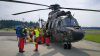 Prva skupina reševalcev je v Avstrijo odletela s helikopterjem 
Slovenske vojske, s čimer so preverili hitro odzivnost. 