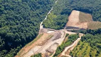 Deponiji materiala v dolini potoka Piševec in reke Drnice med Padno in Grintovcem sta skupaj z 
obtoženima pristali na sodišču. 
