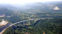 V vasi Gabrovica pod črnokalskim viaduktom vre: skupaj še z 
nekaterimi drugimi vasmi se želijo odcepiti od KS Črni Kal.
