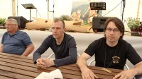    Župan Jurij Kavčič, vodja LTO Laufar Goran Novakovič in predsednik TD Reka Jože Podobnik (z leve) na okrogli mizi o prihodnosti 
najdišča Divje babe.