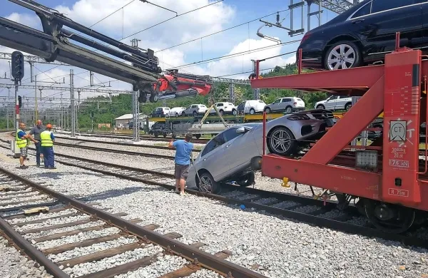 So hoteli mercedes odpeljati kar po tirih?