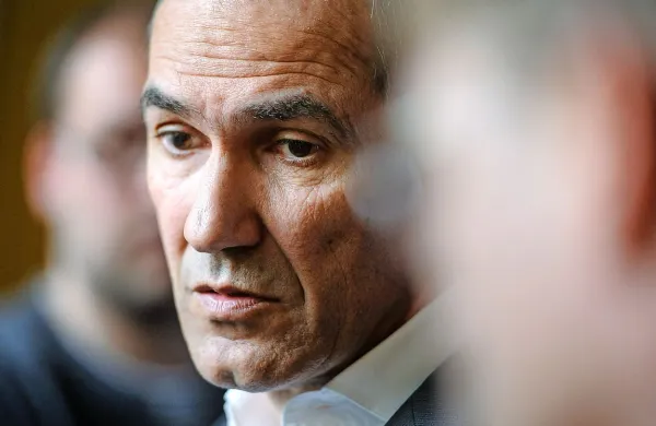 Financiranje kampanje iz tujine prepovedano, SDS očitke o obvodnem financiranju zanika