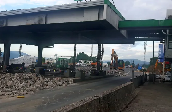 Cestninska postaja Log bo kmalu le še spomin.